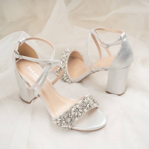 HIRA, fényes ezüstszínű szatén cipő