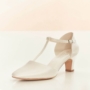 Kép 2/3 - AURA, törtfehér szatén cipő