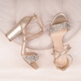Kép 1/5 - HIRA, fényes pezsgőszínű szatén cipő