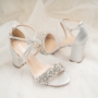 Kép 1/5 - HIRA, fényes ezüstszínű szatén cipő
