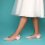 Kép 2/3 - TESS, törfehér szatén cipő